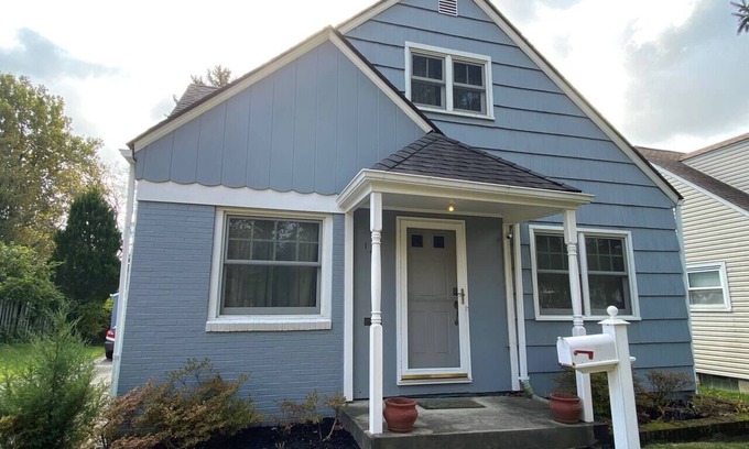 Clintonville House | Clintonville Charmer | Walk to Great Restaurants!