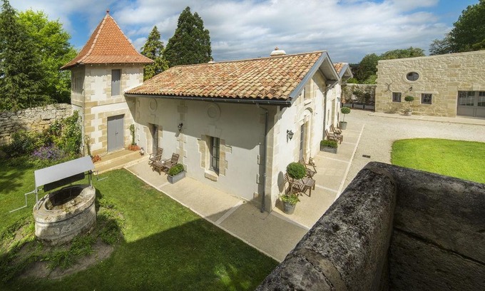 Prignac-et-Marcamps Hotel | Clos Marcamps