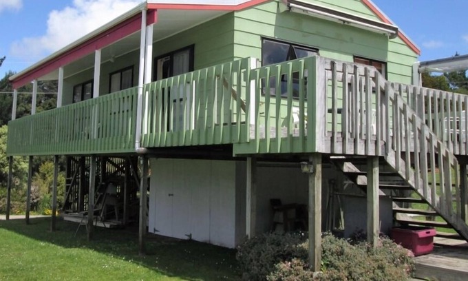 Mangawhai Heads House | Close to beaches, cafes and popular golf course.