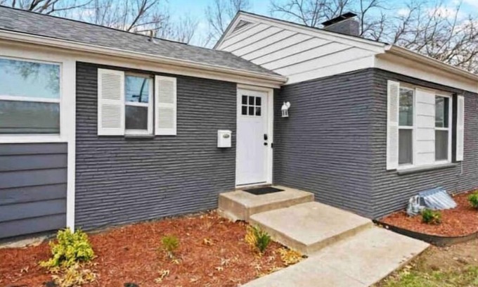 Columbia House | ~Close to Hosp and DT~sleeps 10~