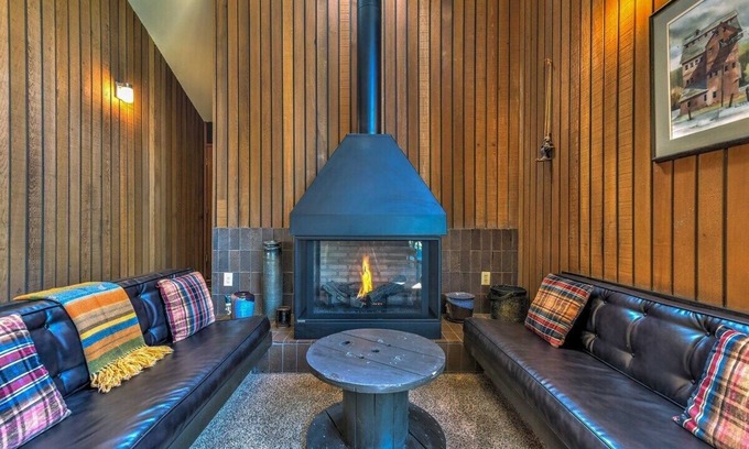 Downtown Park City Cabin | Close to Main St | Vintage Ski-In Cabin | Huge Deck