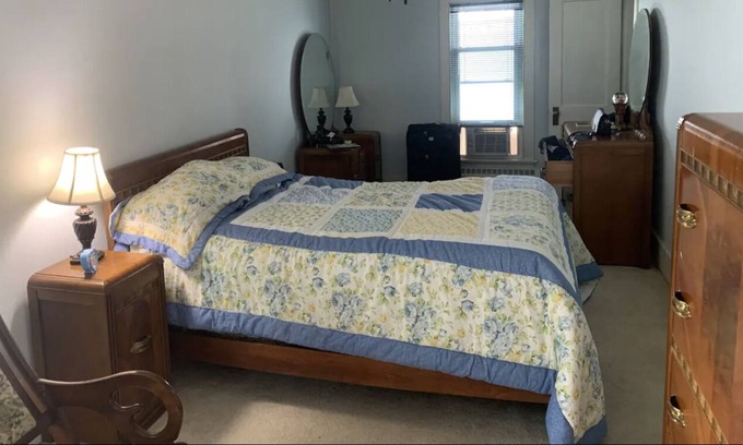 Carbondale House | Close to Sking: Cheerful 2 Bedroom 1.5 bathroom Single-Family Home