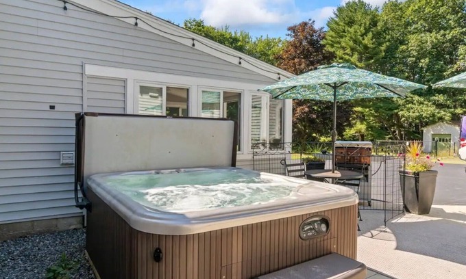 Wells House | Close to the beach | Combo of 1 brd and 2bdr units booked together