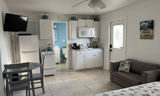 Saint James City Apartment | Closest Inn to Deep Water in St James City. Perfect for monthly rental!