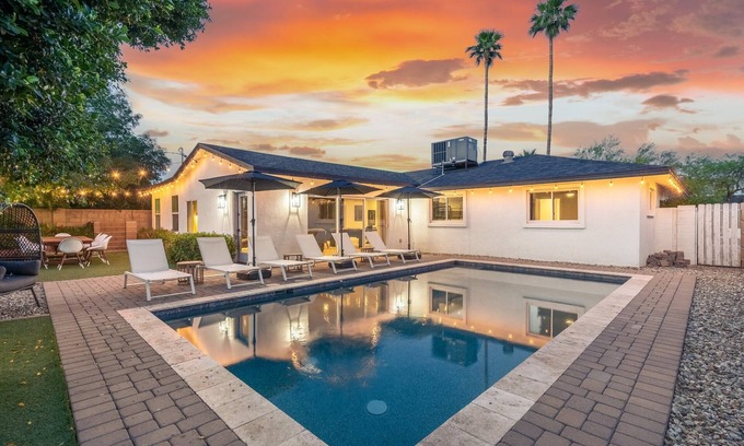 Entertainment District House | Closest Walk to Entertainment District