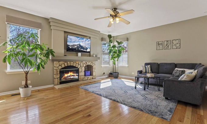 St. Charles House | Cloud 9 : 4Br, Pool, Fully Fenced!
