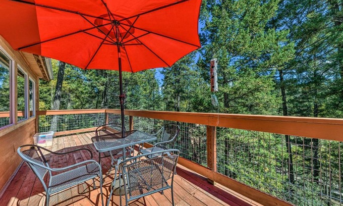 Cloudcroft House | Cloudcroft Cabin with Deck Less Than 2 Mi to Downtown!
