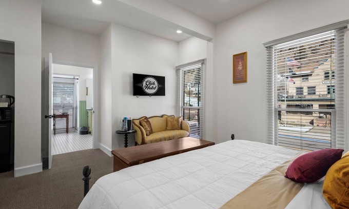 Idaho Springs Hotel | Club Hotel Colorado