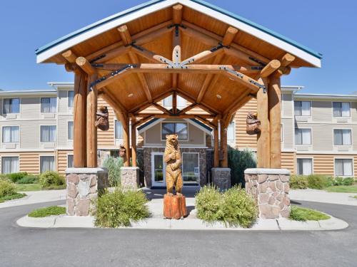 West Yellowstone Hotel | Clubhouse Inn
