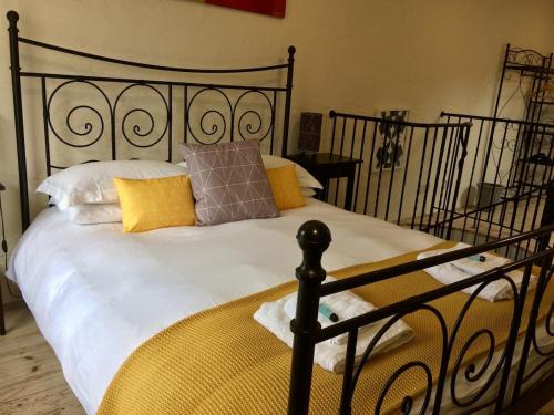 Probus Apartment | Coach House Studio, quiet, rural, pet friendly, Probus