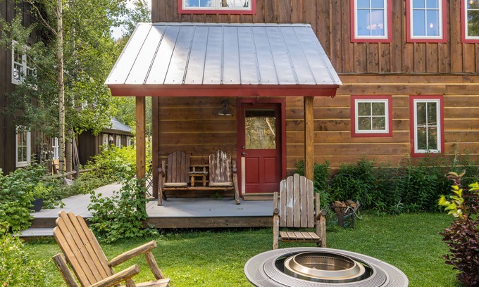 Crested Butte House | Coal Creek In-town Retreat! 3BR/3 Full BAs - SLPS 8 - 2 blocks to Elk Ave!