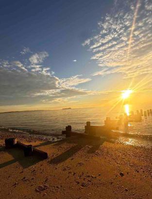 Devon House | coastal and cozy beach stay, pet friendly