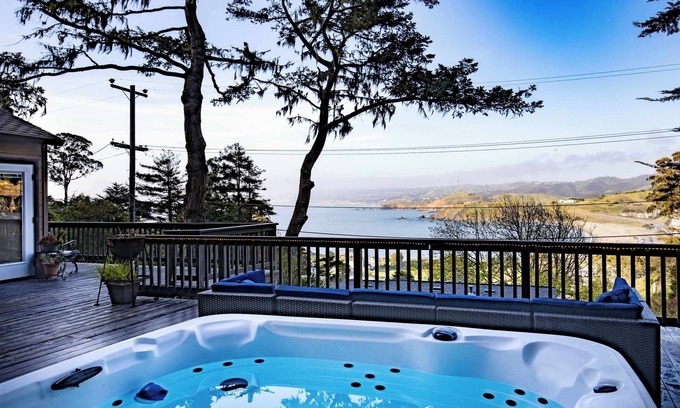 Pedro Point House | Coastal Charm - Oceanview Stay in Pacifica Near SF
