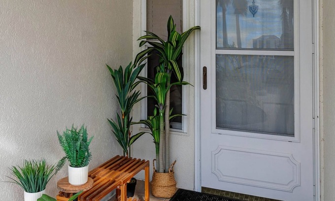 St. Petersburg Apartment | Coastal Charm Isla del Sol