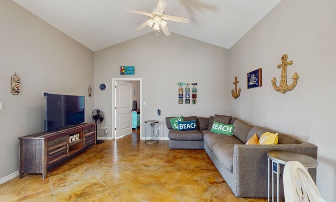 Corpus Christi House | Coastal, dog-friendly townhouse with shared pool & large yard - steps to sand