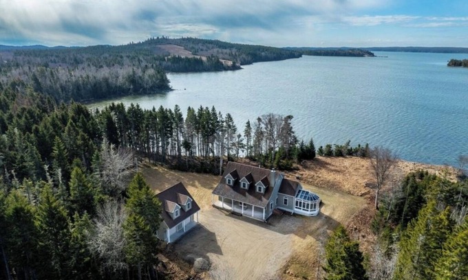 Roque Bluffs House | Coastal Escape at Clay Point Retreat - Water front - 3 Bedroom home - Sleeps 10