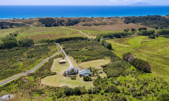 Pakiri Other | Coastal Farmhouse- Stars, Spa and Birdsong