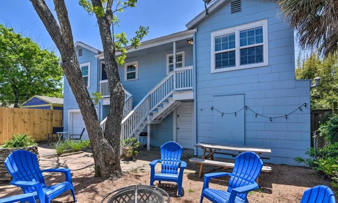 Galveston House | Coastal Garage Cottage 6 Blocks to Beach