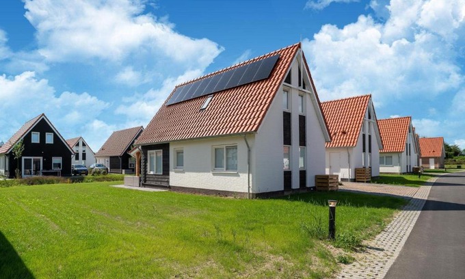 Scherpenisse House | Coastal Getaway w Sauna