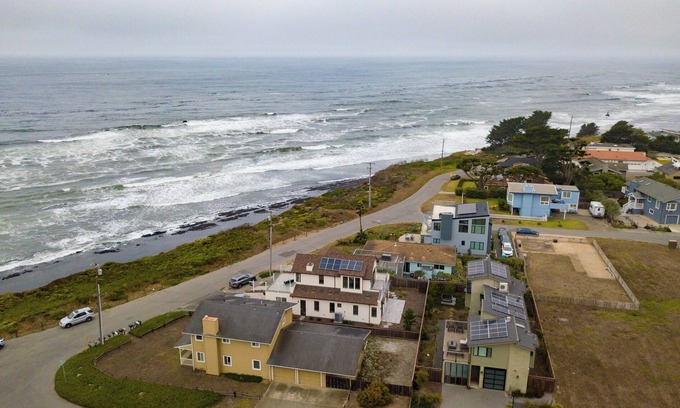 Moss Beach House | Coastal Modern Beachside Home