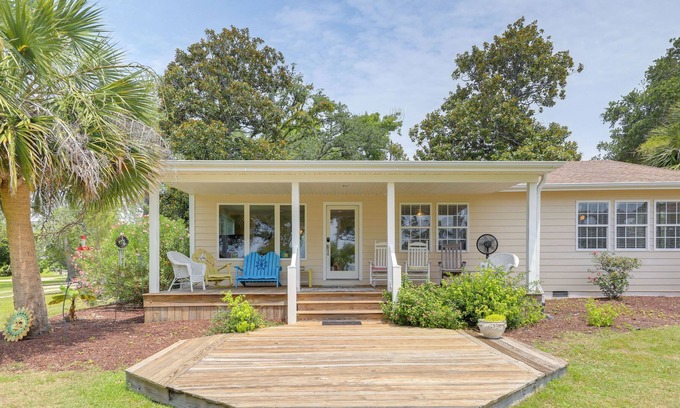 Newport House | Coastal Newport Home w/ Water View & Access!