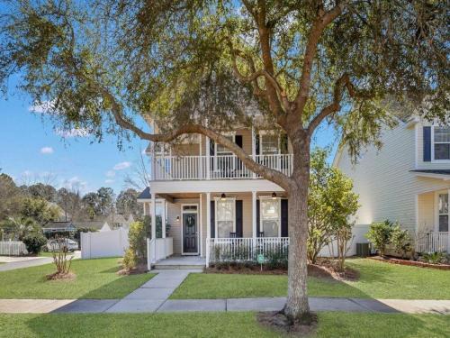Bluffton House | Coastal Quarters in Bluffton - Dog Friendly! Bluffton Park Lowcountry Charmer