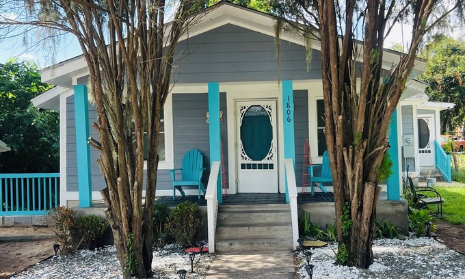 Northwest Quadrant House | Coastal Sea Island Getaway