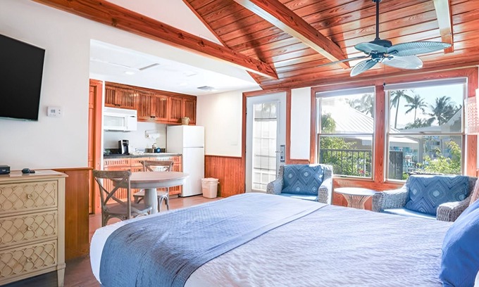 Captiva Hotel | Coastal Serenity: Courtyard Cottage w/Porch | Kitchen | Parking | Onsite Pools