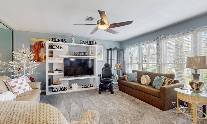 Navarre Beach Condo | Coastal Townhouse with WiFi, Central AC, and Shared Pool