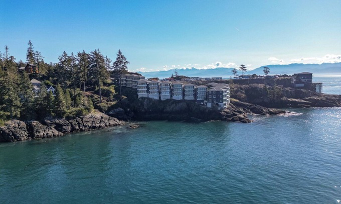 Sooke Cottage | Coastal View Sunset at SookePoint Cottages