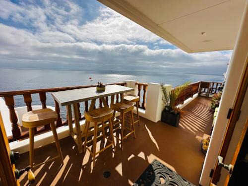 Avalon Villa | Coastal Villa W Balcony & Ocean Panorama