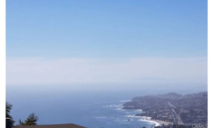 Parlin House | Coastline/Island View Contempo Laguna Beach House