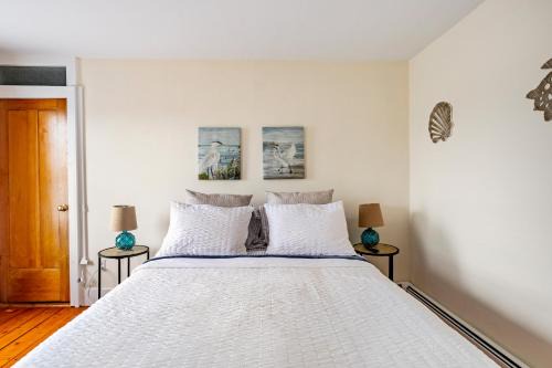 Mystic - New London House | Coates Townhome 3BR Historic Home Near Mystic Seaport