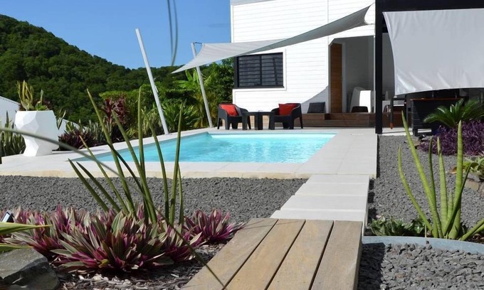 Deshaies Villa | Coco Cannelle Annex 2 bedrooms with private swimming pool (children over 10 years old) (In the heart of the village of Deshaies)