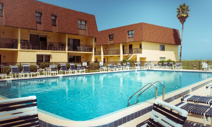 Avon By The Sea Condo | Cocoa Beach Club On- the- Beach - Great 3 Bedrm, Poolside Condo