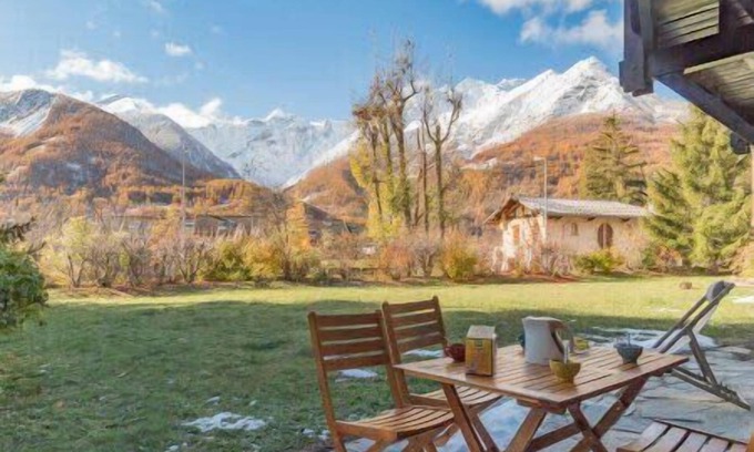 Monetier-les-Bains Apartment | Cocoon with garden and beautiful mountain view