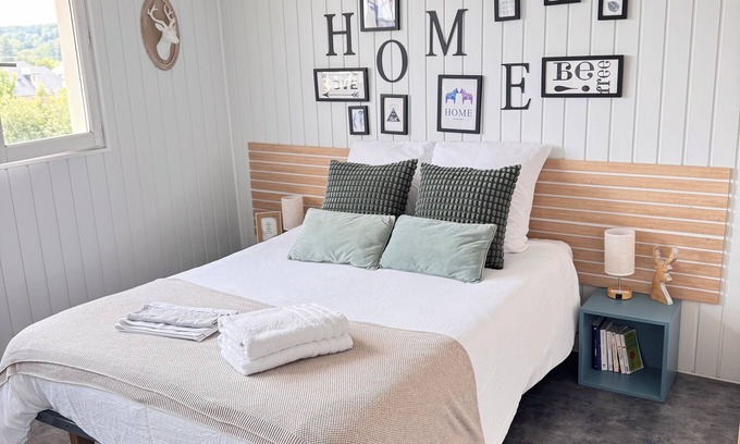 Saint-Desir Apartment | Cocoonlis, Charmant 2 Pièces au Cœur de la Ville Avec vue sur la Basilique