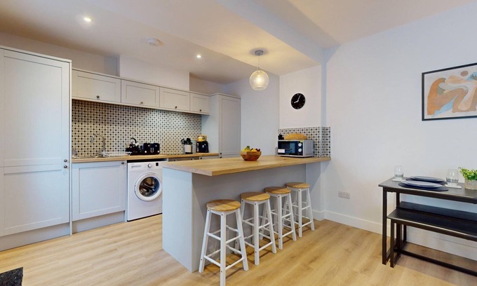 Roath Apartment | Cohost Partners Modern 2BR Duplex Fast WiFi