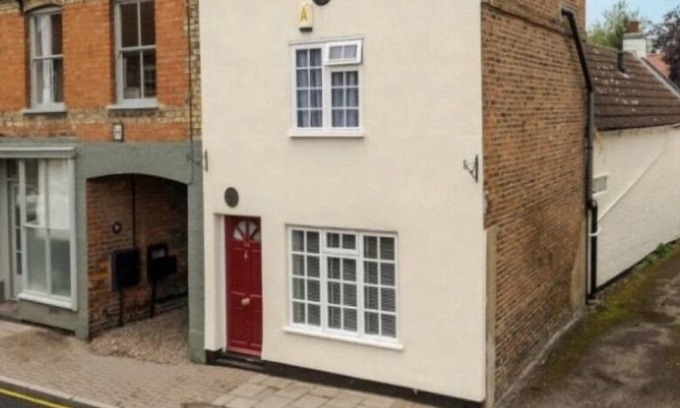 Thimbleby House | Coin house, stunning 3 beds and garden, Horncastle