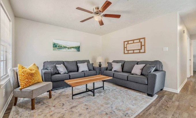 College Station Apartment | College Station Modern Comfort Near Texas A&M & Kyle Field