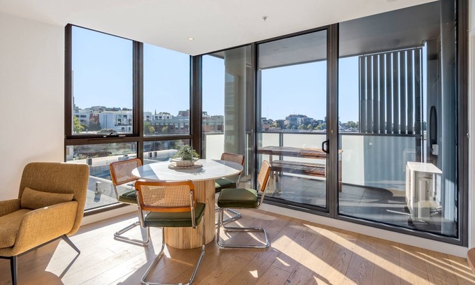 Collingwood Apartment | Collingwood Cool | 2-Bed, Balcony, Gym, Rooftop