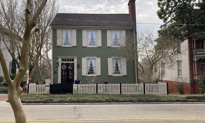 Smithfield Apartment | Colonial Smithfield Apartment- close to Williamsburg, VA beach, & more