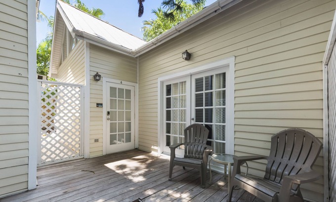 Old Town Cottage | COLONY CALYPSO - A quaint 1 Bedroom Cottage just two blocks to Duval