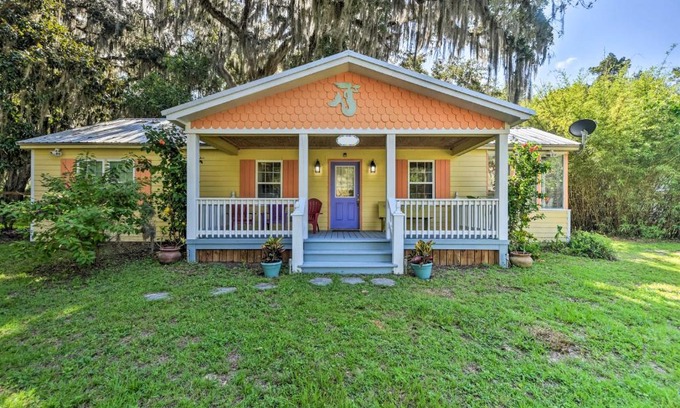 St. Marys House | Colorful St Marys Home Walk to Waterfront!