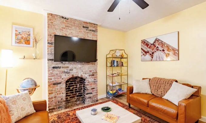 Merion Village House | Colorful Townhouse Near Downtown Columbus - Designed for Travel & Work