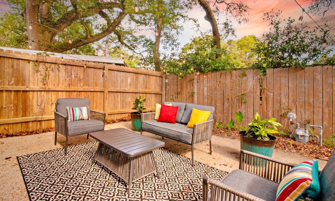 West Pensacola House | Colorfully Decorated House with Fun Outdoor Patio