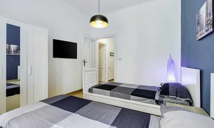Nomentano Apartment | Colors and Colture Near Colosseum