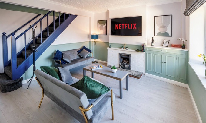 Sutton-in-Ashfield House | Columbia - Sleeps 5, WiFi, Parking, Netflix, Near Peak District