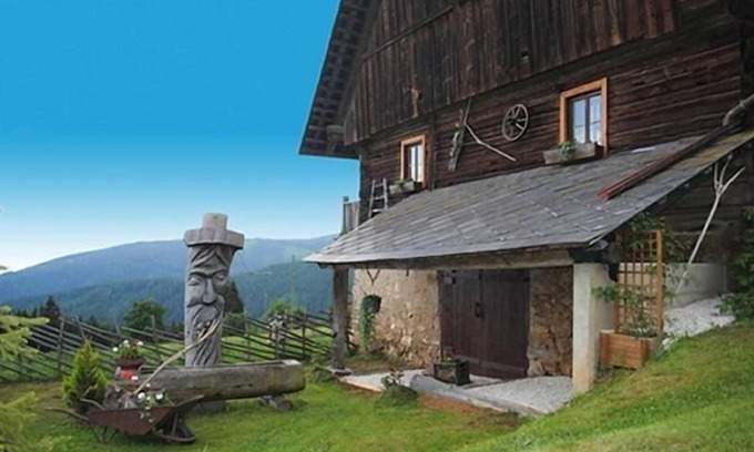Wolfsberg House | Comfortable mountain chalet with a big balcony