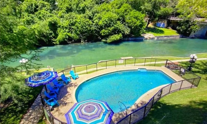 New Braunfels Condo | Comal River Dreaming! Condo on the beautiful Comal River in New Braunfels, TX.